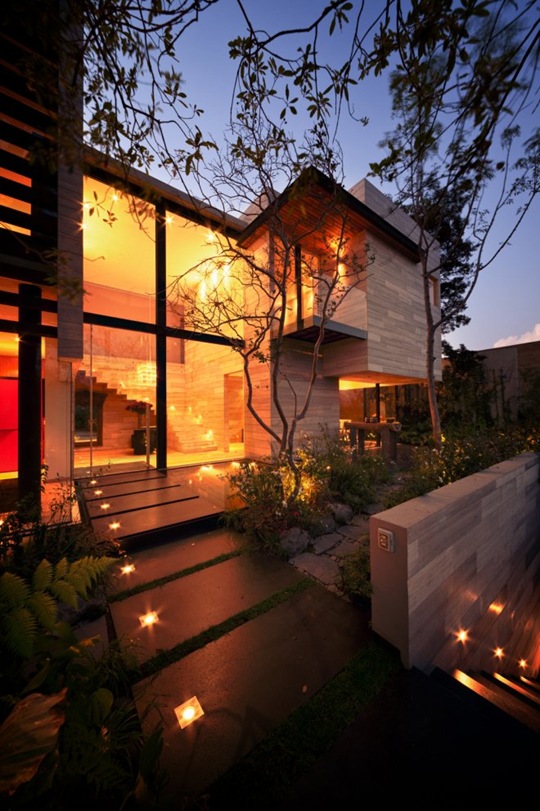 木质外观的现代小住宅
