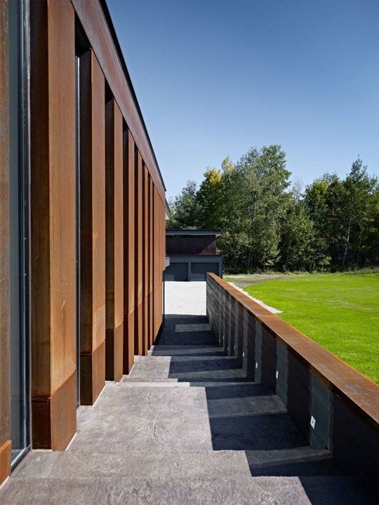 加拿大采用锈板外观的小别墅