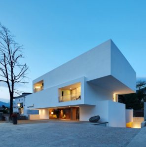 Read more about the article 意大利纯白色小住宅